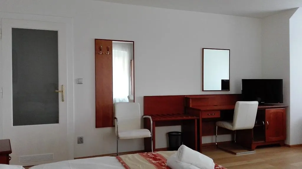 Pension Jana - Domov Mladeze Praag 2*,