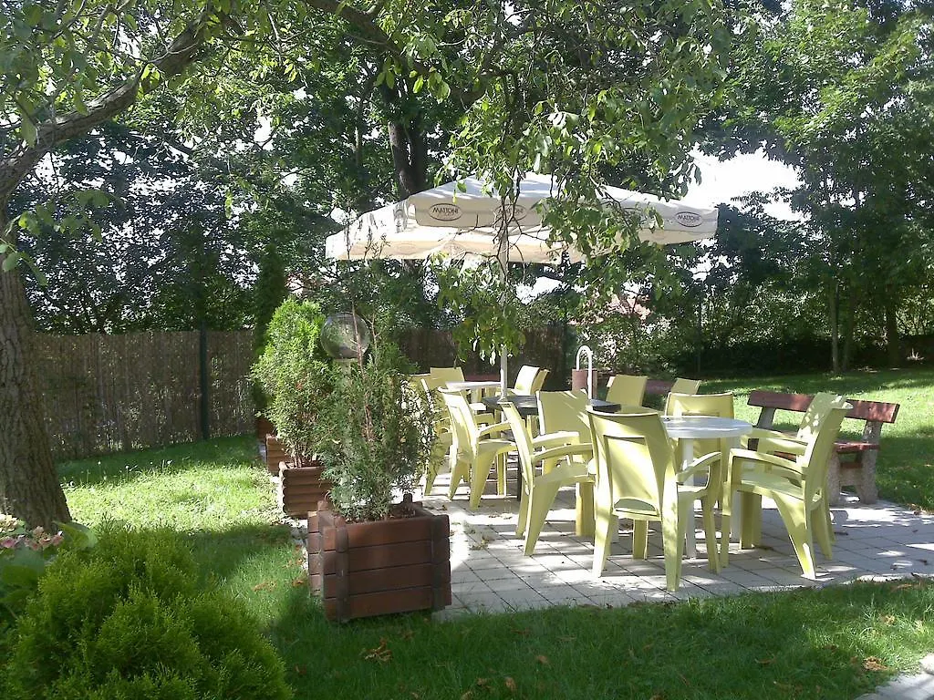 Pension Jana - Domov Mladeze Praag 2*,