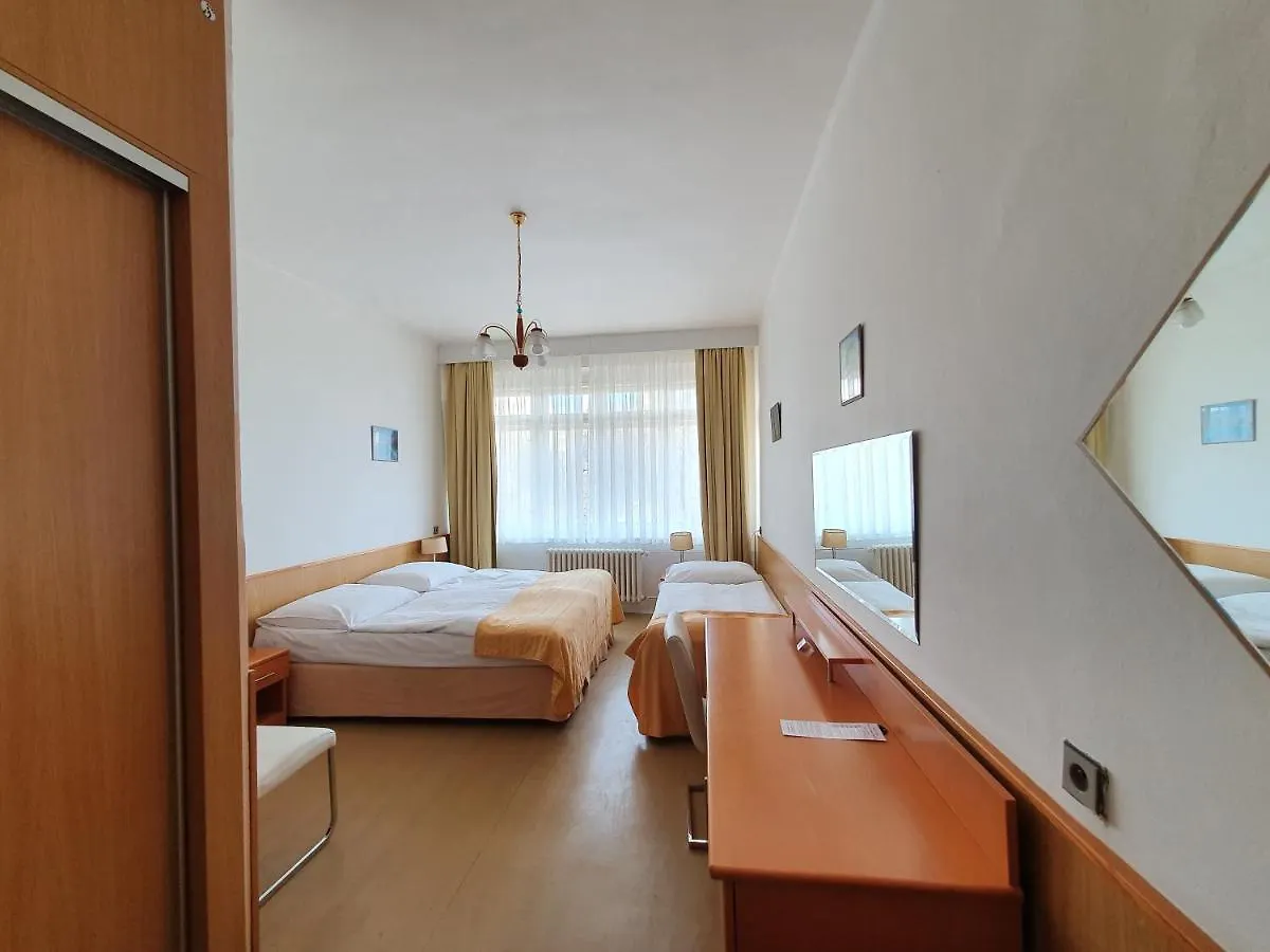 Pension Jana - Domov Mladeze Prague Guest house