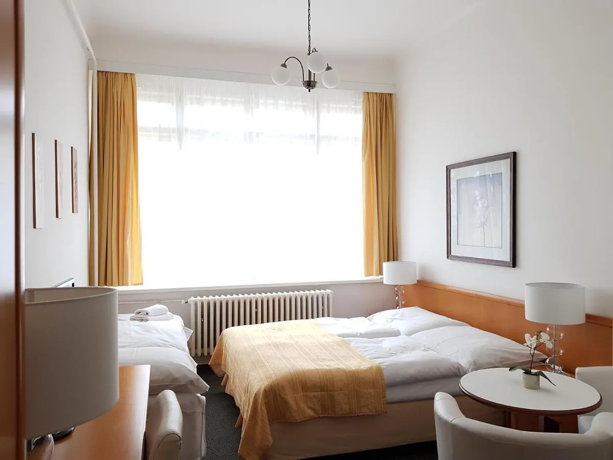 Pension Jana - Domov Mladeze Hotel Praag Tsjechië