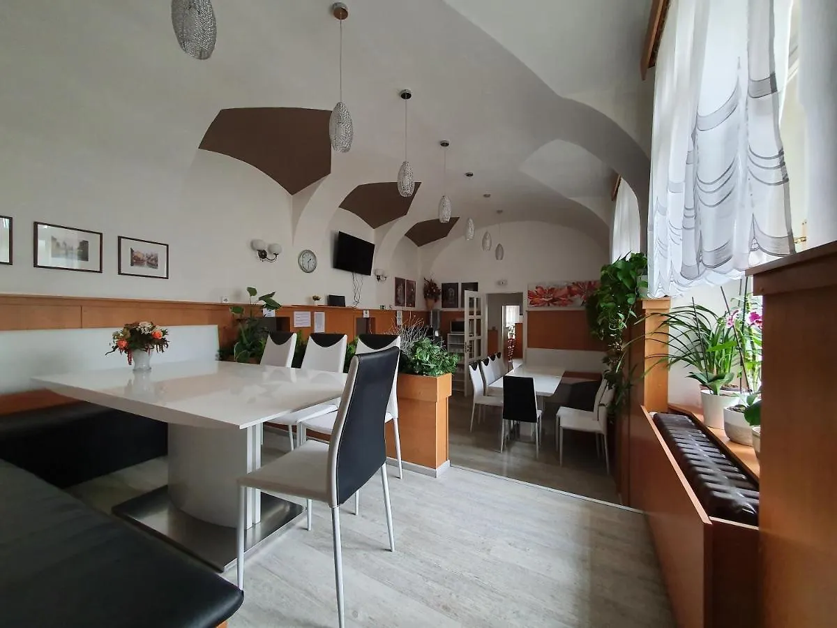 Pension Jana - Domov Mladeze Prague Guest house