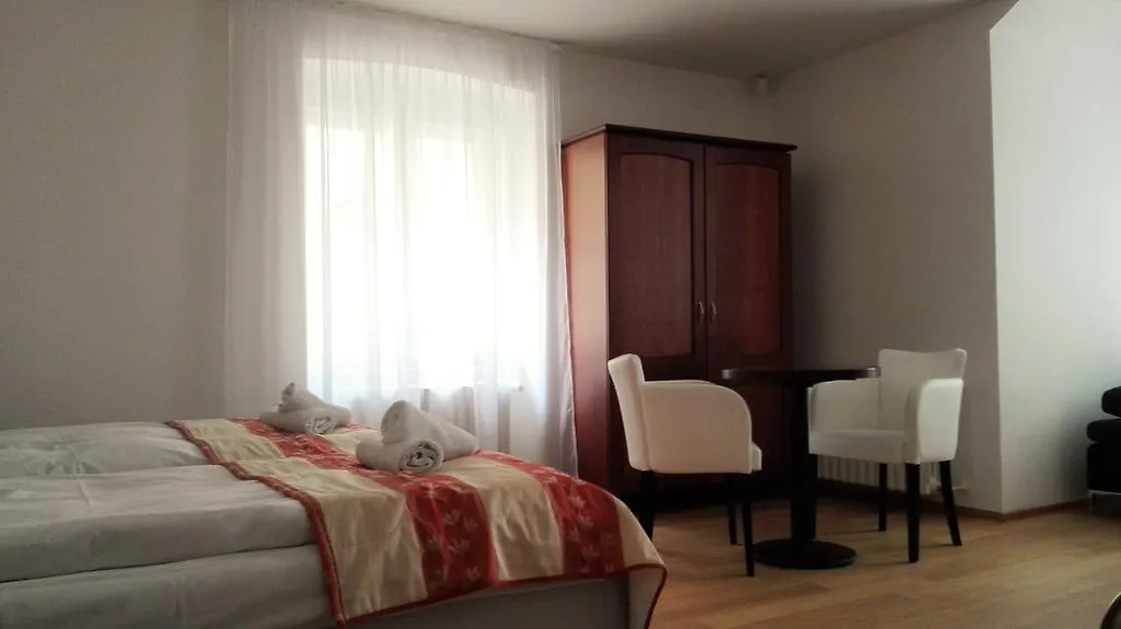 Pension Jana - Domov Mladeze Prague Guest house