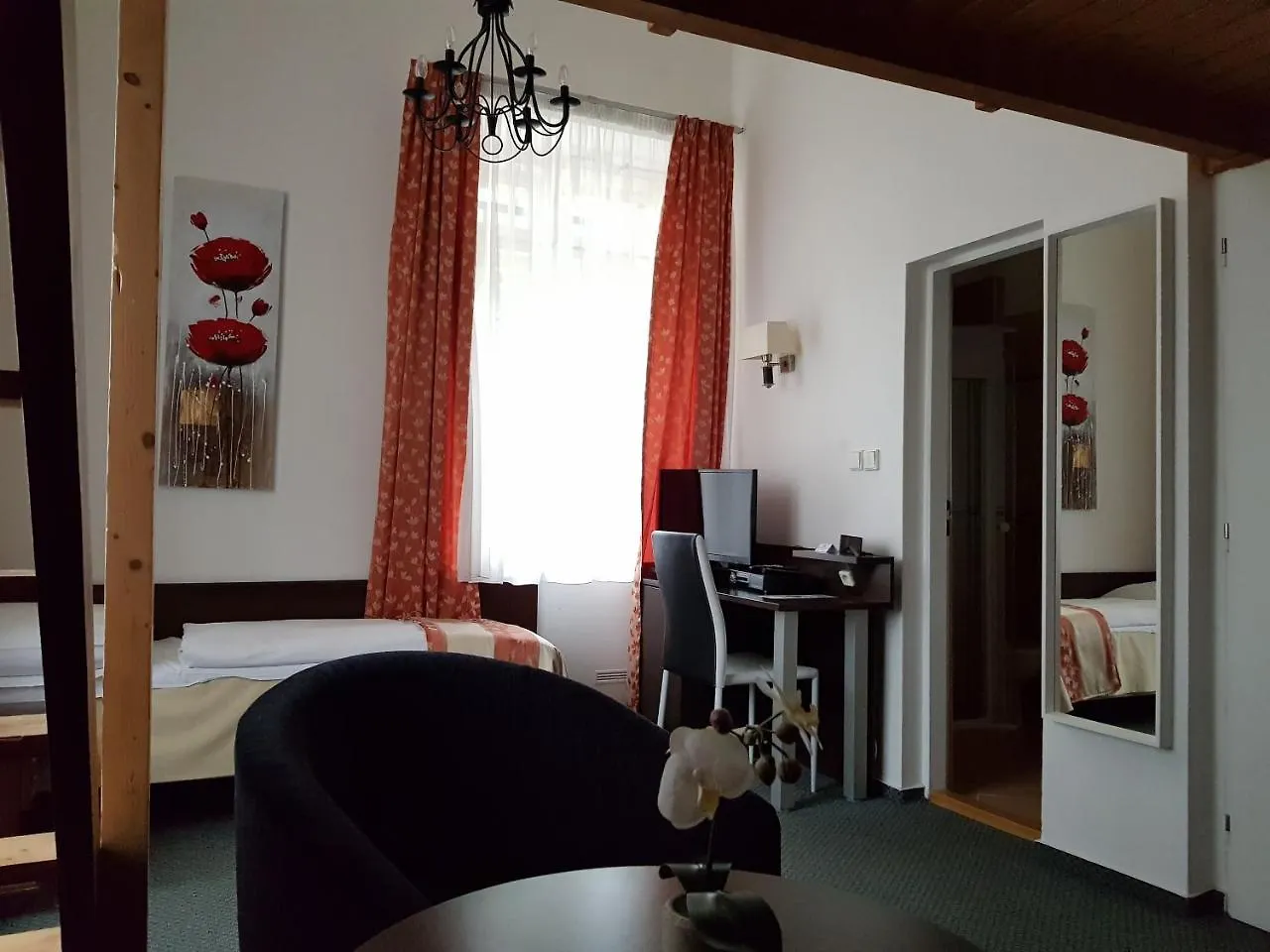 Pension Jana - Domov Mladeze Prague Guest house
