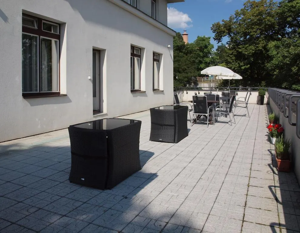 Pension Jana - Domov Mladeze Praag 2*,